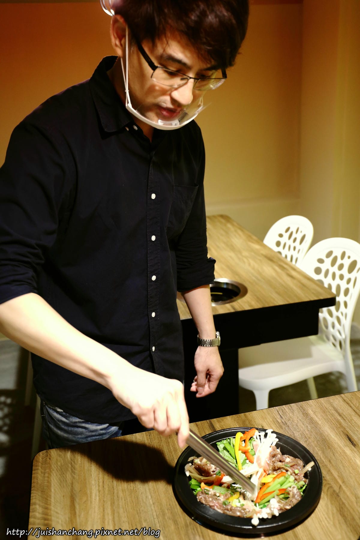 【食║台北】劉震川日韓大食館〜全新韓式火烤兩吃/自在吃一人份部隊鍋/國父紀念館巷弄美食