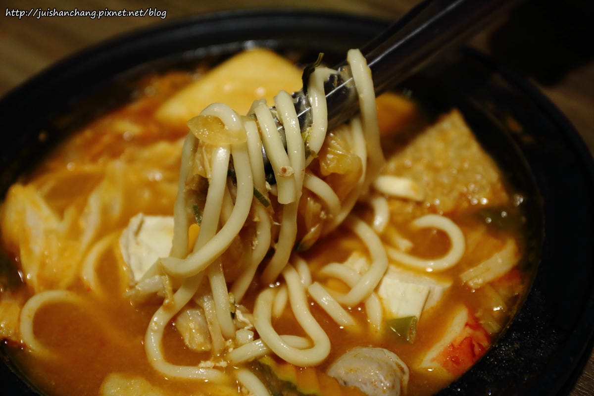 【食║台北】劉震川日韓大食館〜全新韓式火烤兩吃/自在吃一人份部隊鍋/國父紀念館巷弄美食