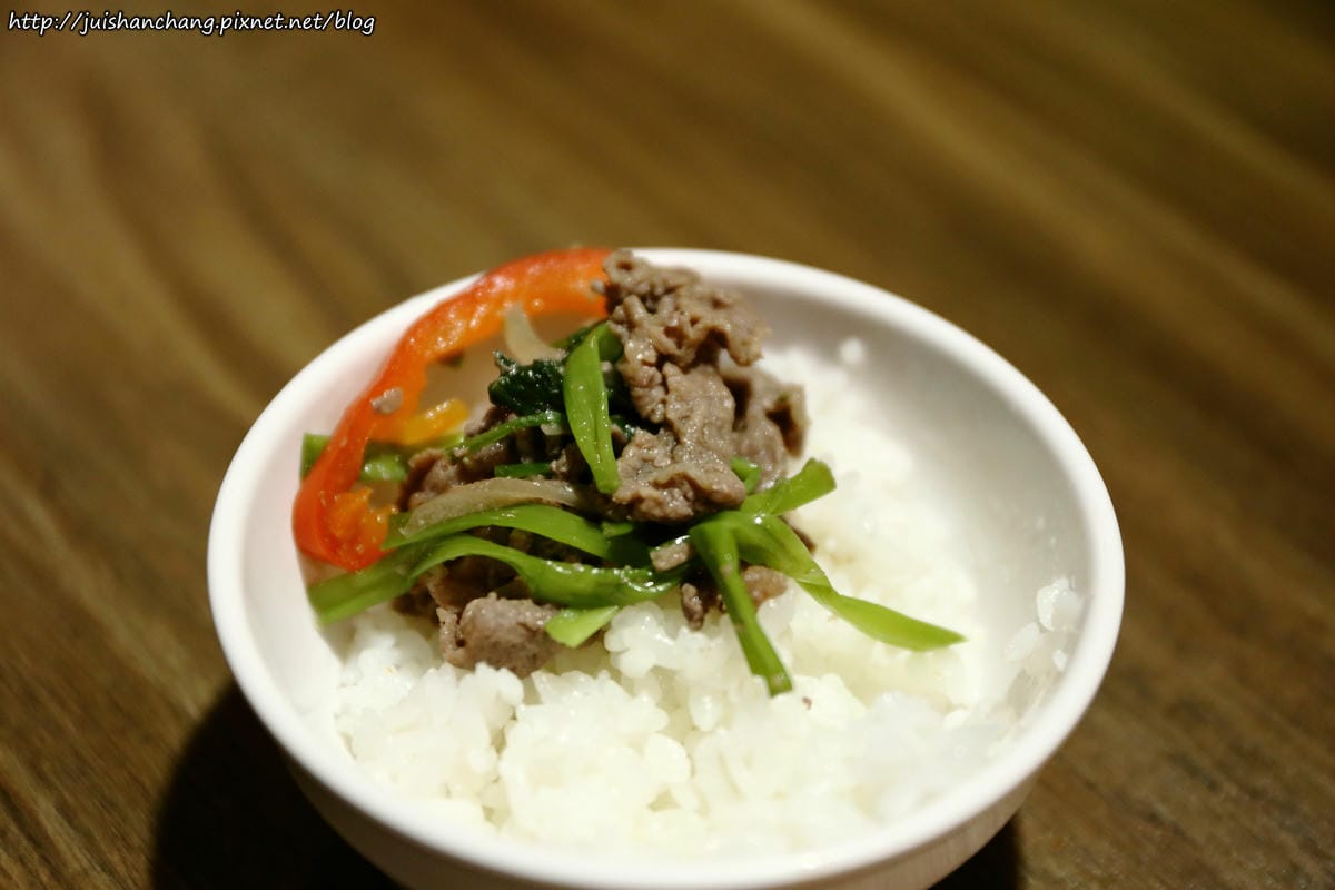 【食║台北】劉震川日韓大食館〜全新韓式火烤兩吃/自在吃一人份部隊鍋/國父紀念館巷弄美食