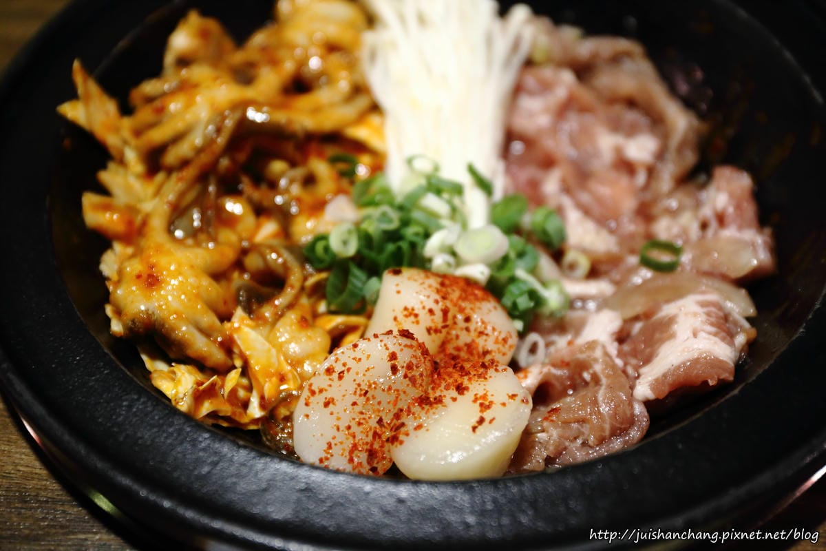 【食║台北】劉震川日韓大食館〜全新韓式火烤兩吃/自在吃一人份部隊鍋/國父紀念館巷弄美食