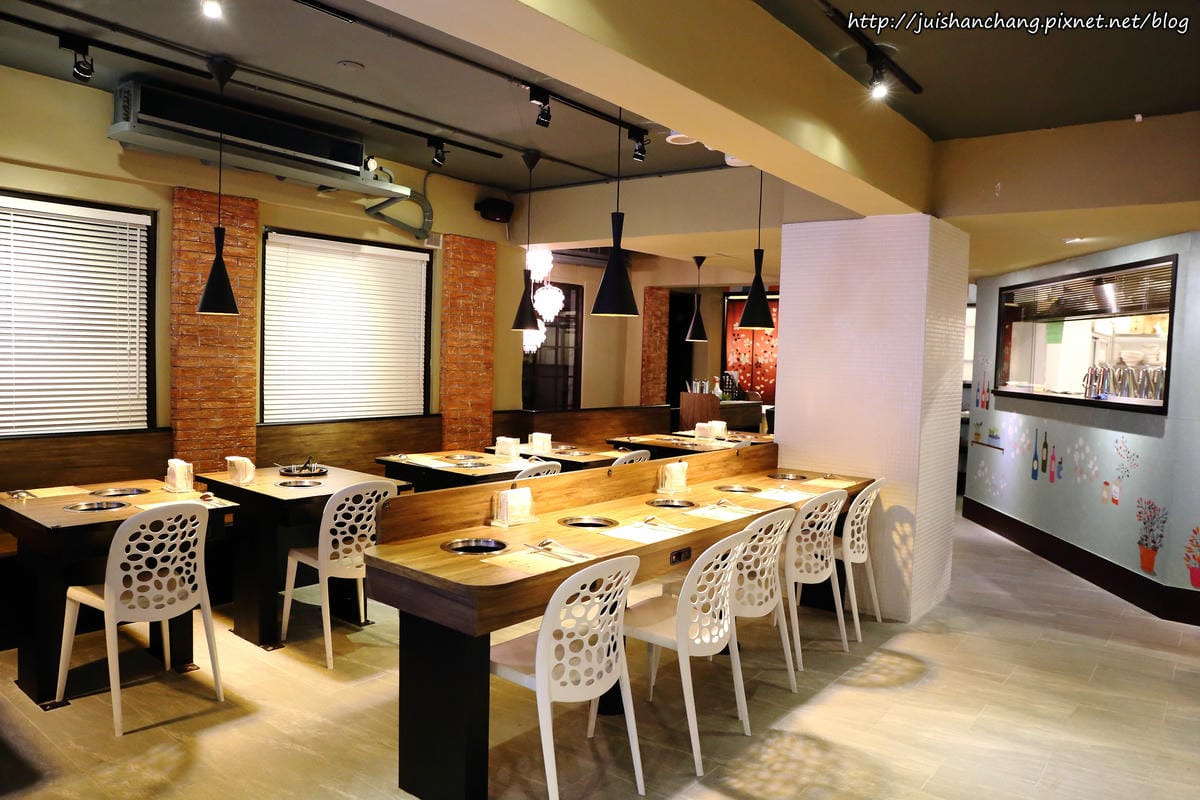 【食║台北】劉震川日韓大食館〜全新韓式火烤兩吃/自在吃一人份部隊鍋/國父紀念館巷弄美食