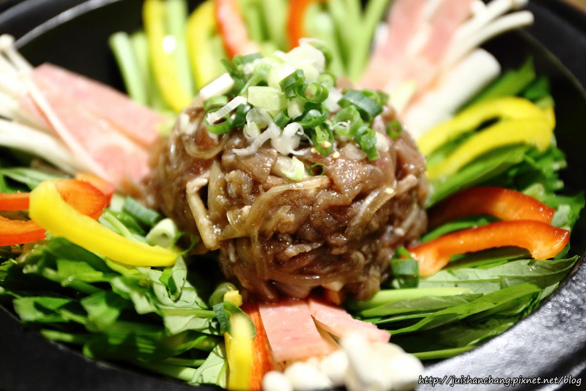【食║台北】劉震川日韓大食館〜全新韓式火烤兩吃/自在吃一人份部隊鍋/國父紀念館巷弄美食