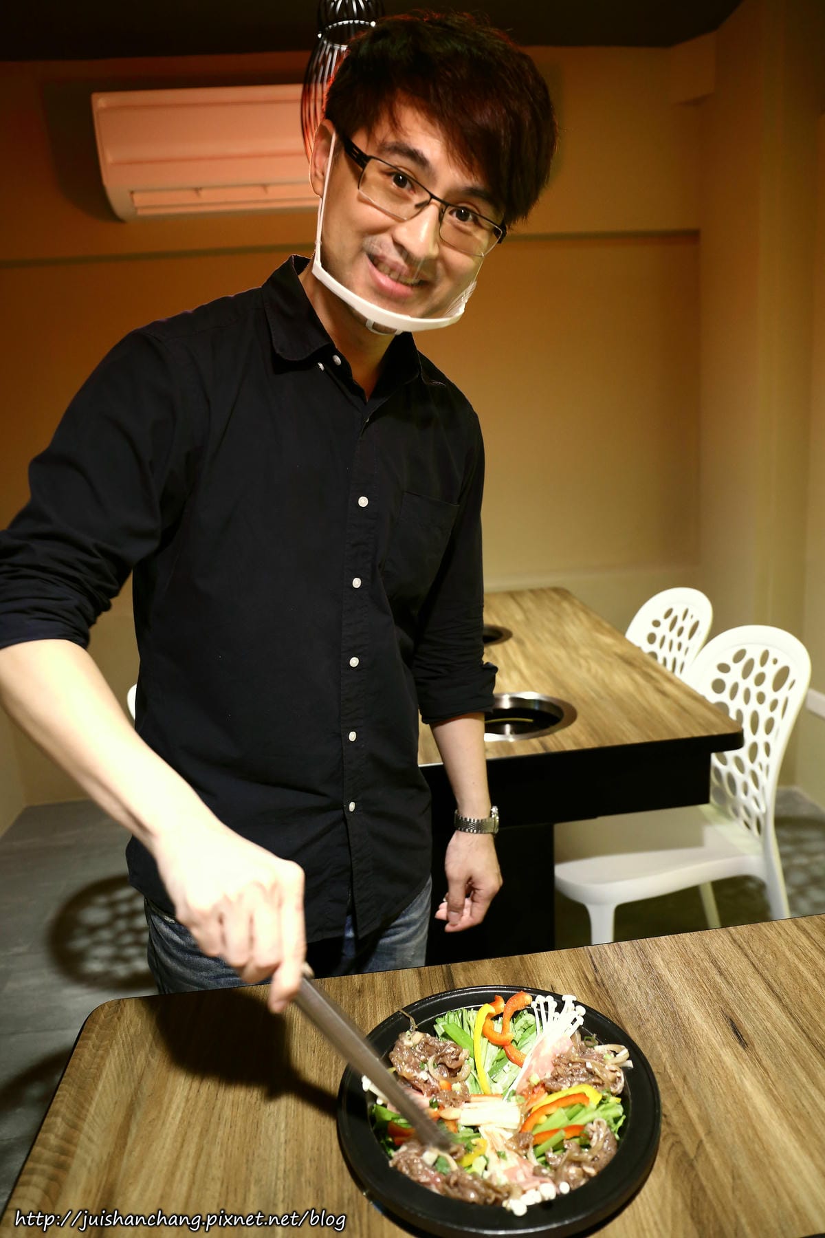 【食║台北】劉震川日韓大食館〜全新韓式火烤兩吃/自在吃一人份部隊鍋/國父紀念館巷弄美食