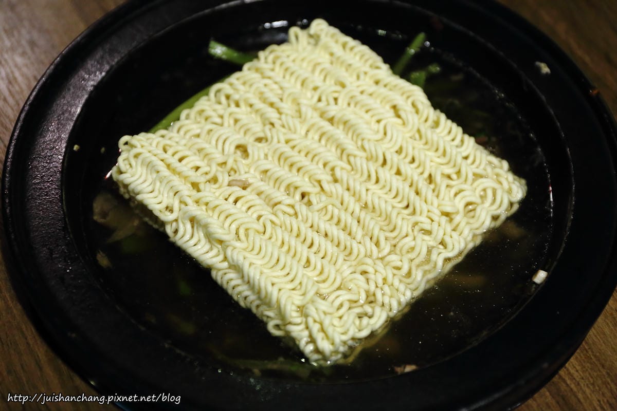 【食║台北】劉震川日韓大食館〜全新韓式火烤兩吃/自在吃一人份部隊鍋/國父紀念館巷弄美食