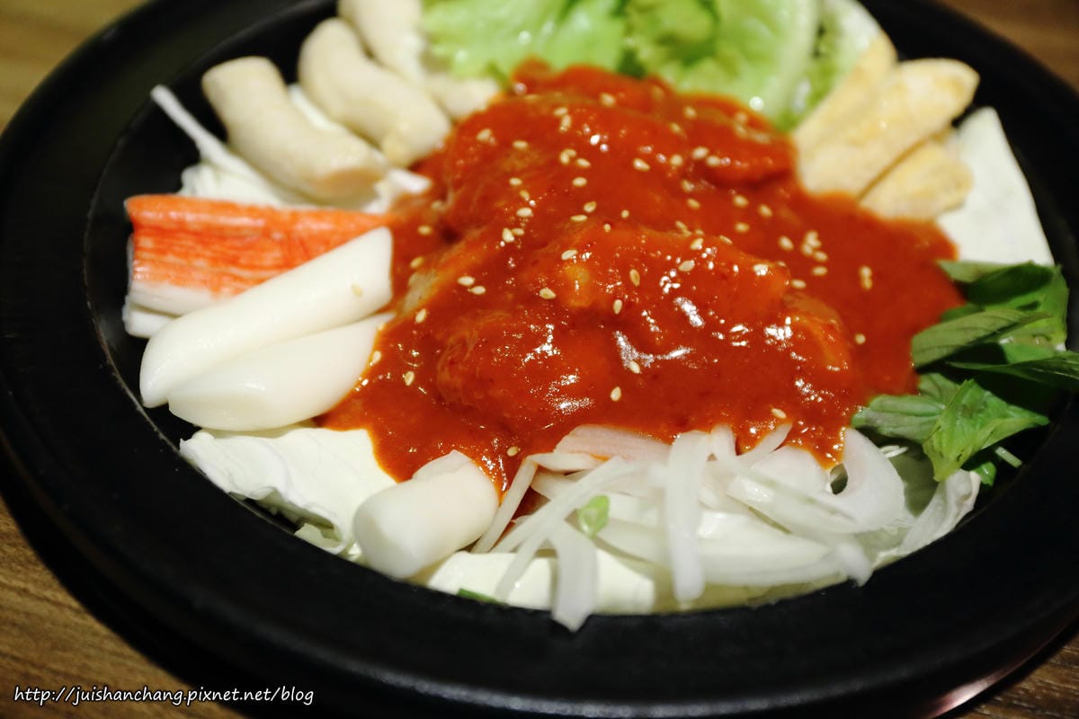 【食║台北】劉震川日韓大食館〜全新韓式火烤兩吃/自在吃一人份部隊鍋/國父紀念館巷弄美食