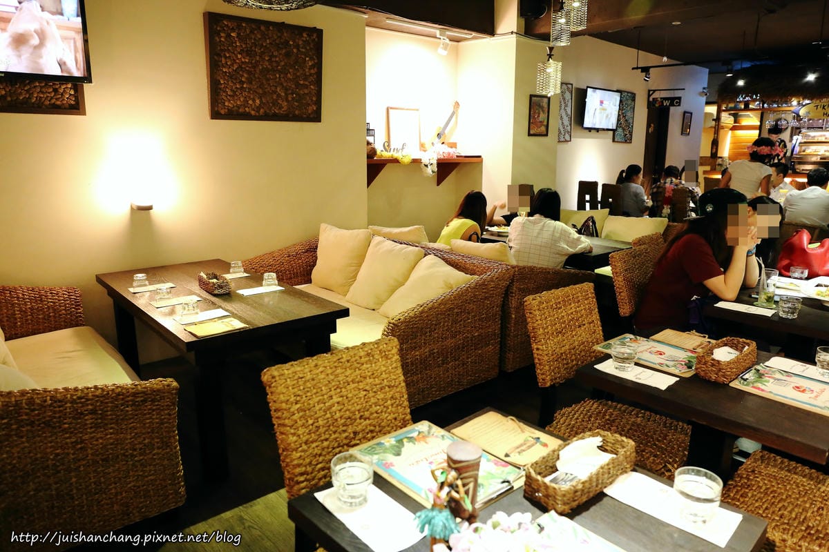 【食║台北】Jimolulu美式夏威夷主題餐廳〜ALOHA！打造度假般的熱帶風情（辣妹老闆娘，還有張酷似李蒨蓉的明星臉，相似度97%）　