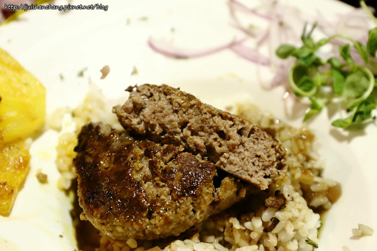 【食║台北】Jimolulu美式夏威夷主題餐廳〜ALOHA！打造度假般的熱帶風情（辣妹老闆娘，還有張酷似李蒨蓉的明星臉，相似度97%）　