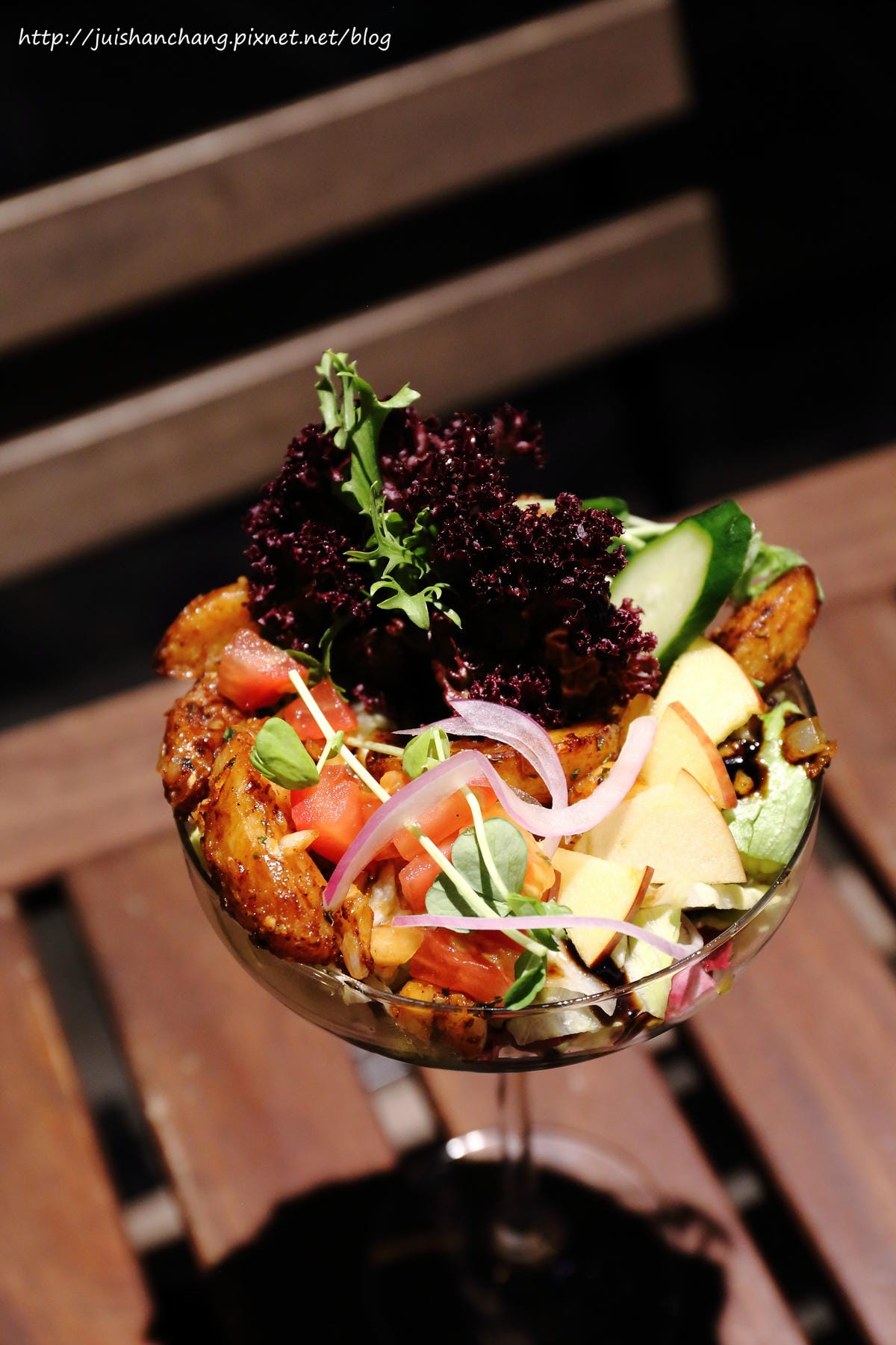 【食║台北】Jimolulu美式夏威夷主題餐廳〜ALOHA！打造度假般的熱帶風情（辣妹老闆娘，還有張酷似李蒨蓉的明星臉，相似度97%）　