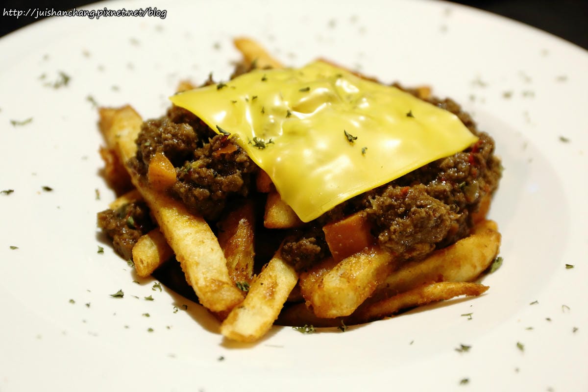 【食║台北】Jimolulu美式夏威夷主題餐廳〜ALOHA！打造度假般的熱帶風情（辣妹老闆娘，還有張酷似李蒨蓉的明星臉，相似度97%）　