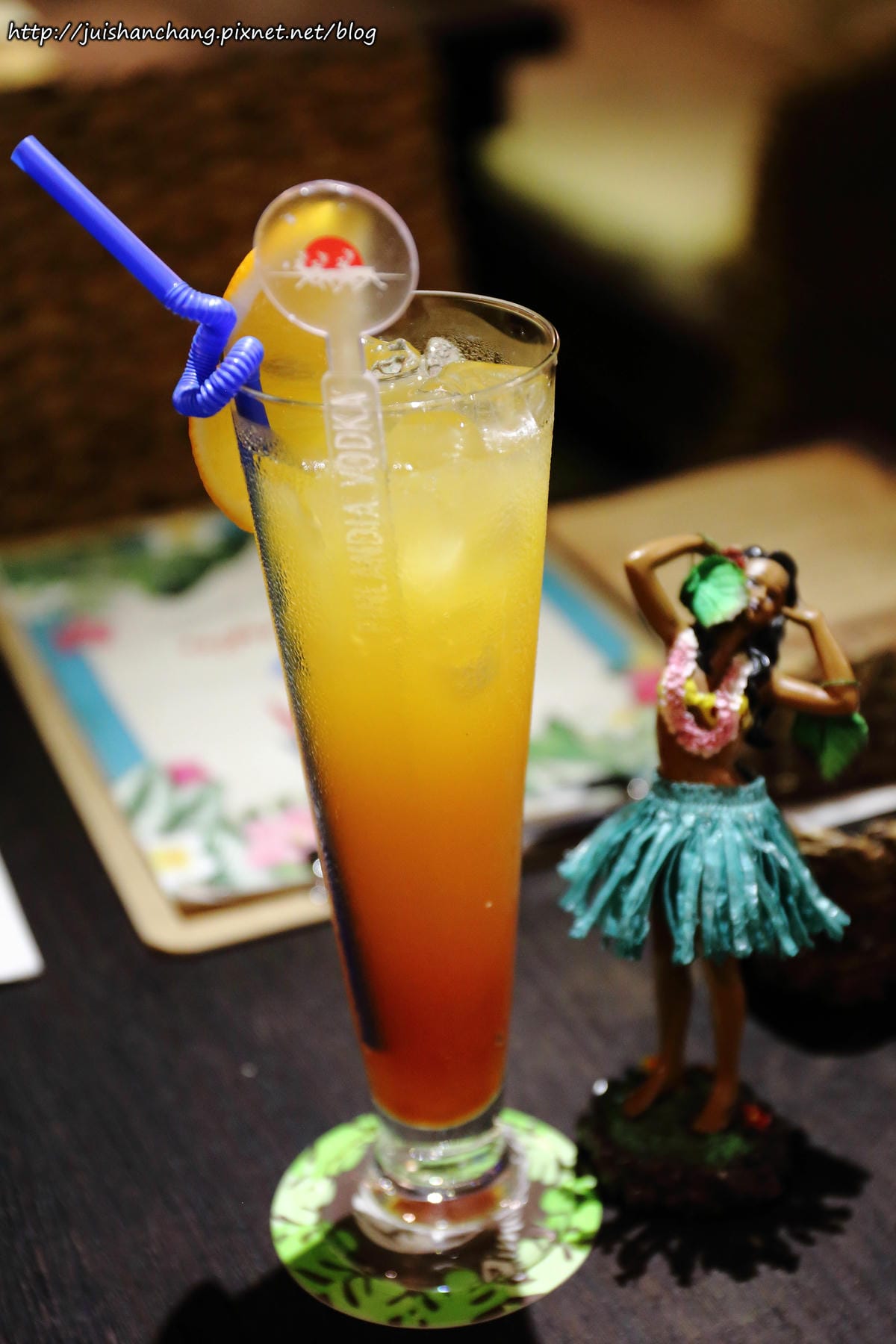 【食║台北】Jimolulu美式夏威夷主題餐廳〜ALOHA！打造度假般的熱帶風情（辣妹老闆娘，還有張酷似李蒨蓉的明星臉，相似度97%）　