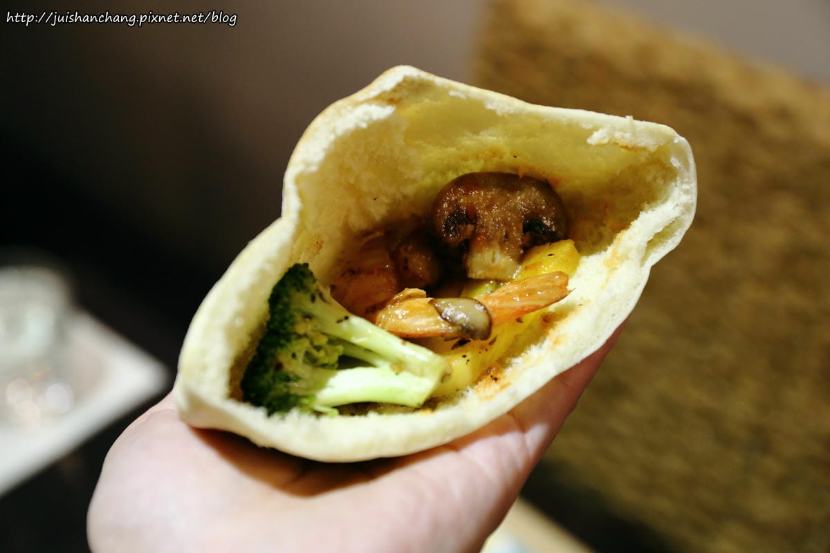 【食║台北】Jimolulu美式夏威夷主題餐廳〜ALOHA！打造度假般的熱帶風情（辣妹老闆娘，還有張酷似李蒨蓉的明星臉，相似度97%）　