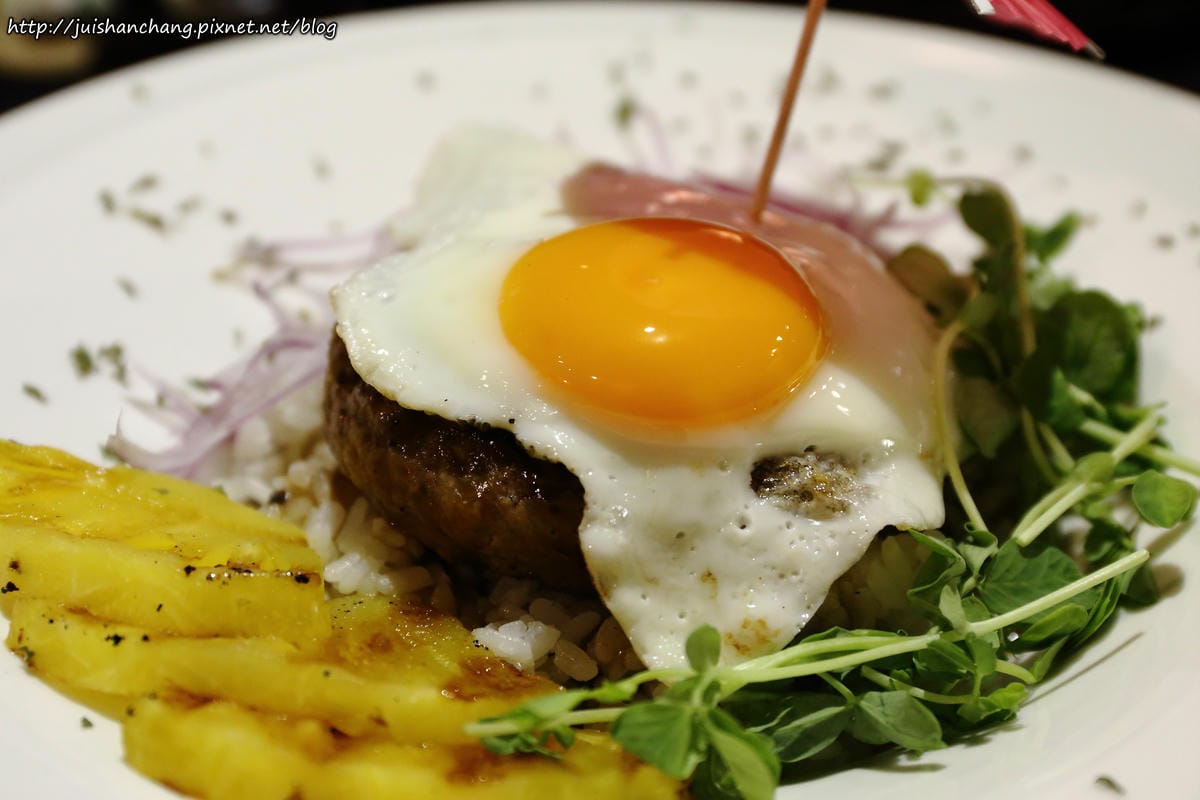 【食║台北】Jimolulu美式夏威夷主題餐廳〜ALOHA！打造度假般的熱帶風情（辣妹老闆娘，還有張酷似李蒨蓉的明星臉，相似度97%）　