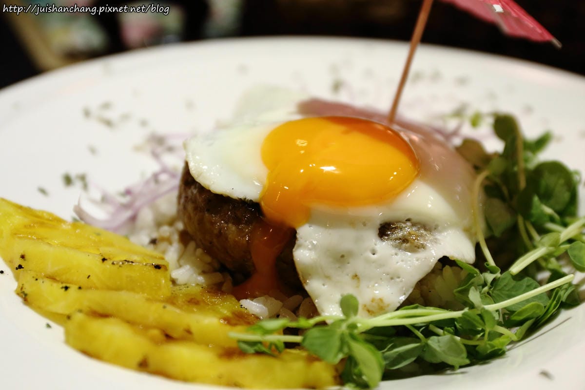 【食║台北】Jimolulu美式夏威夷主題餐廳〜ALOHA！打造度假般的熱帶風情（辣妹老闆娘，還有張酷似李蒨蓉的明星臉，相似度97%）　
