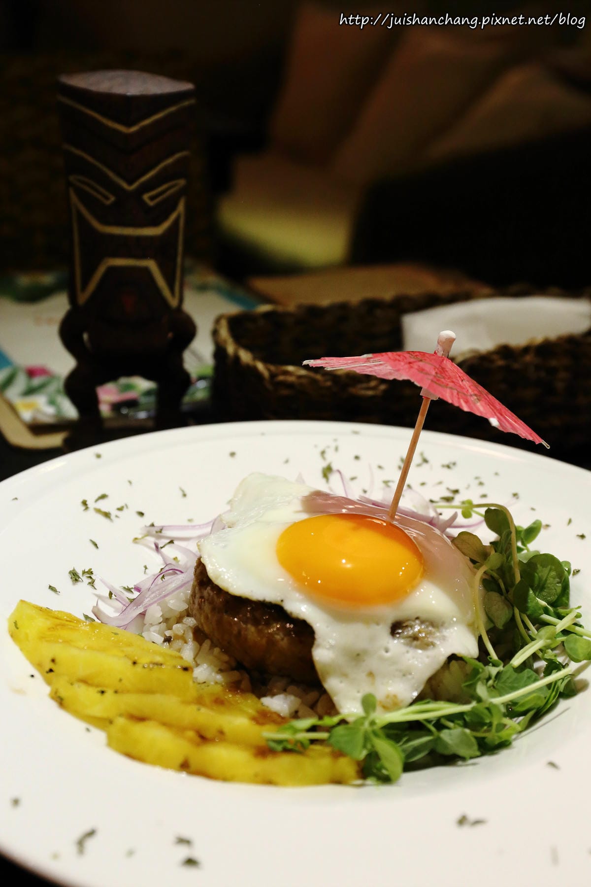 【食║台北】Jimolulu美式夏威夷主題餐廳〜ALOHA！打造度假般的熱帶風情（辣妹老闆娘，還有張酷似李蒨蓉的明星臉，相似度97%）　