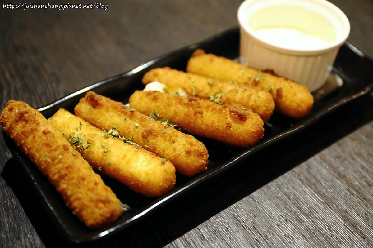 【食║台北】Jimolulu美式夏威夷主題餐廳〜ALOHA！打造度假般的熱帶風情（辣妹老闆娘，還有張酷似李蒨蓉的明星臉，相似度97%）　