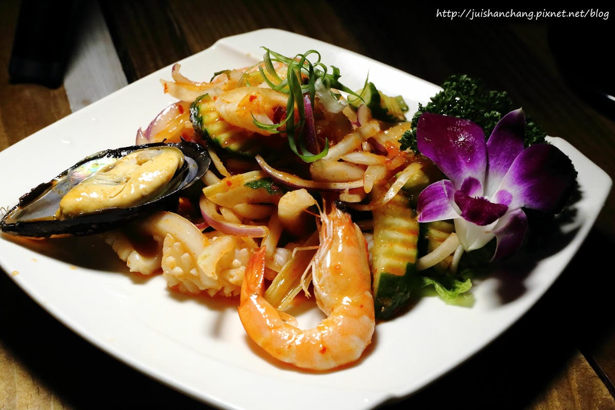 【食║台北】士林夜市。FB食尚曼谷〜百年古厝變身泰式創意料理，平價異國美食藏夜市，內行人才知道！