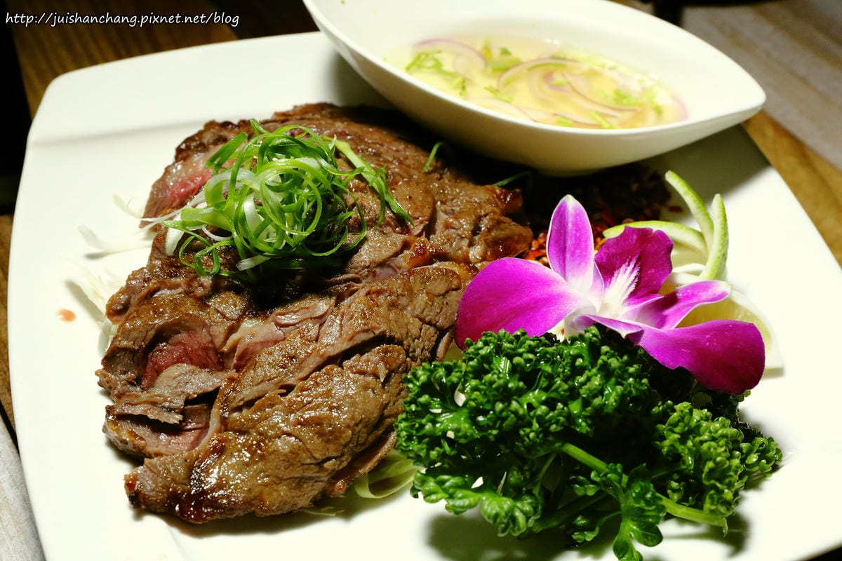 【食║台北】士林夜市。FB食尚曼谷〜百年古厝變身泰式創意料理，平價異國美食藏夜市，內行人才知道！