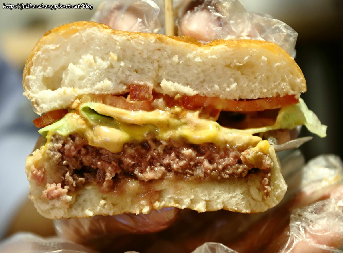 【食║台北】TAKE OUT美式餐廳〜呷飽祙？！新鮮料理手作漢堡！