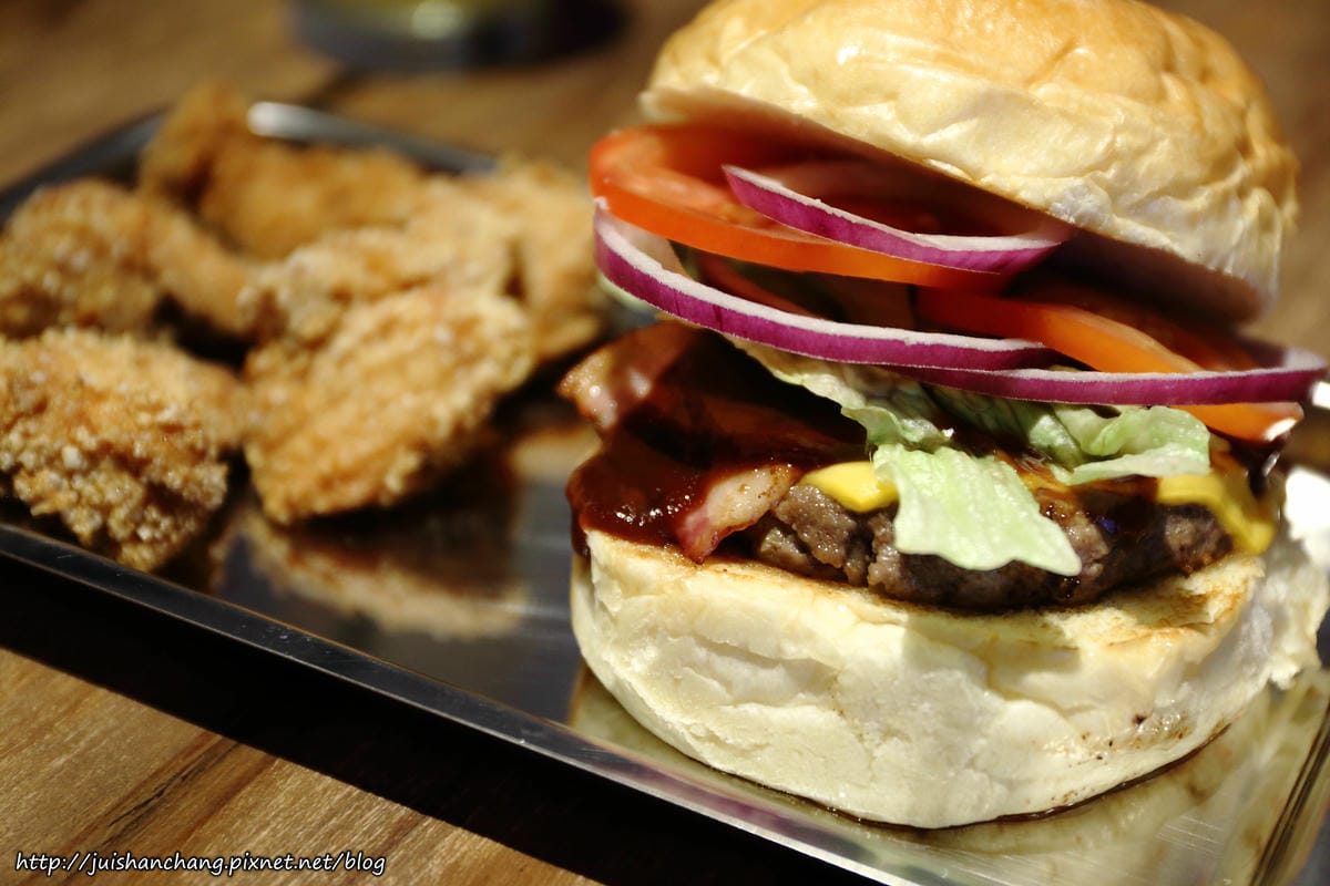 【食║台北】TAKE OUT美式餐廳〜呷飽祙？！新鮮料理手作漢堡！