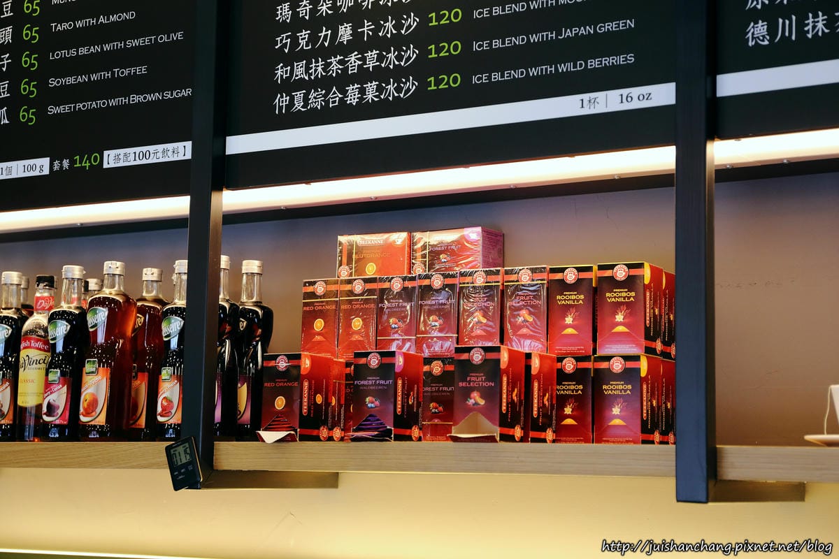 【食║台北】涼食帖BLING HOUSE〜夏日消暑呷這味。台灣第一家涼菓子咖啡館，冰涼Q軟讓人愛不釋“口”！