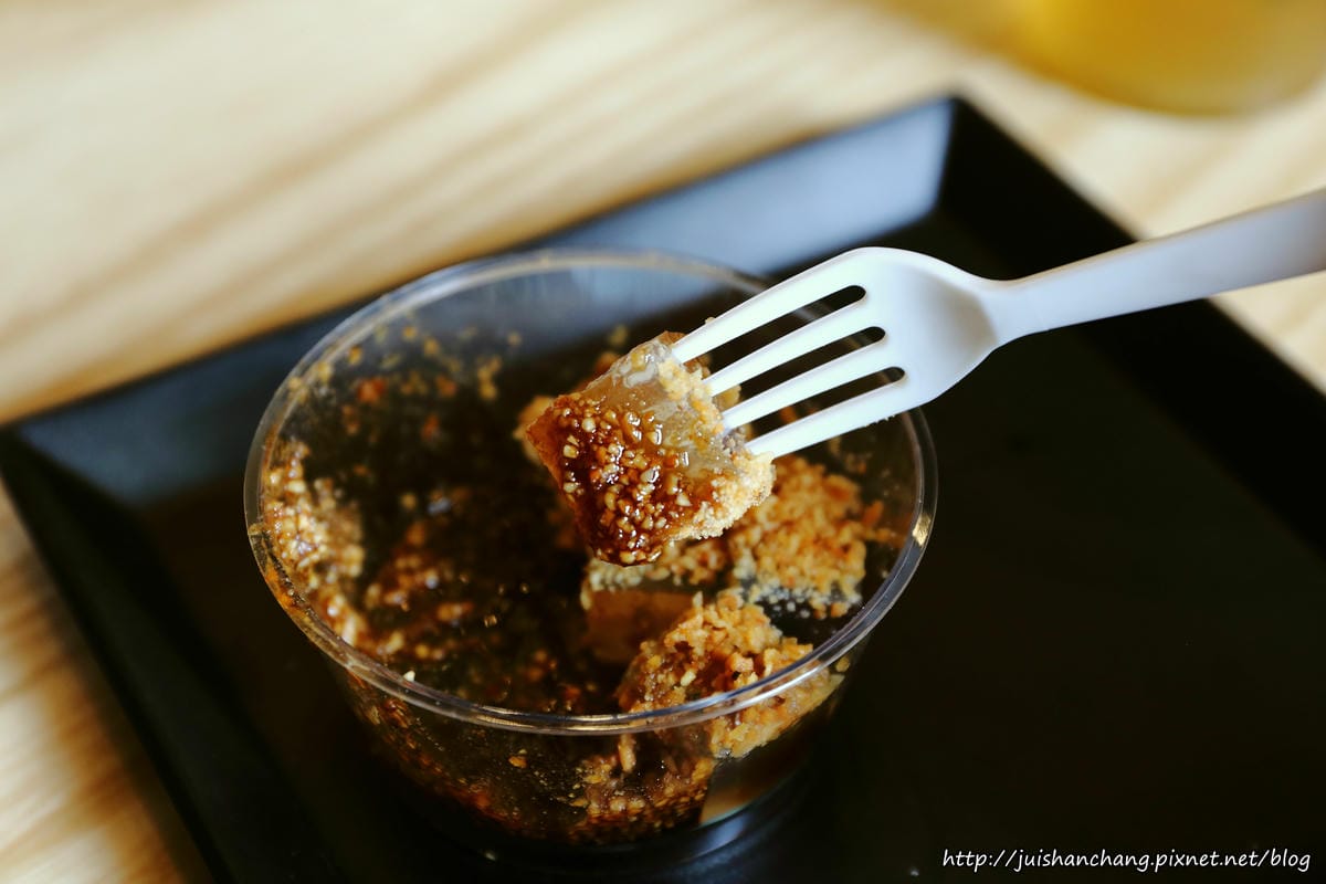 【食║台北】涼食帖BLING HOUSE〜夏日消暑呷這味。台灣第一家涼菓子咖啡館，冰涼Q軟讓人愛不釋“口”！