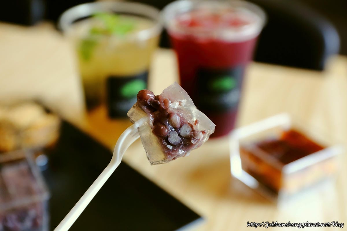 【食║台北】涼食帖BLING HOUSE〜夏日消暑呷這味。台灣第一家涼菓子咖啡館，冰涼Q軟讓人愛不釋“口”！