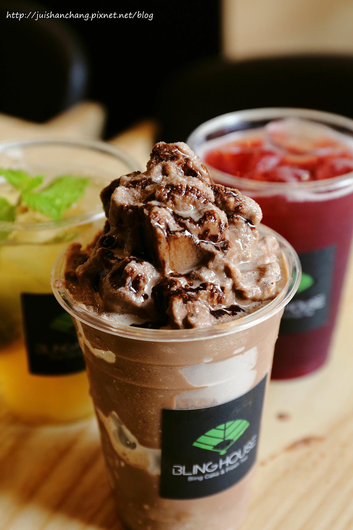 【食║台北】涼食帖BLING HOUSE〜夏日消暑呷這味。台灣第一家涼菓子咖啡館，冰涼Q軟讓人愛不釋“口”！