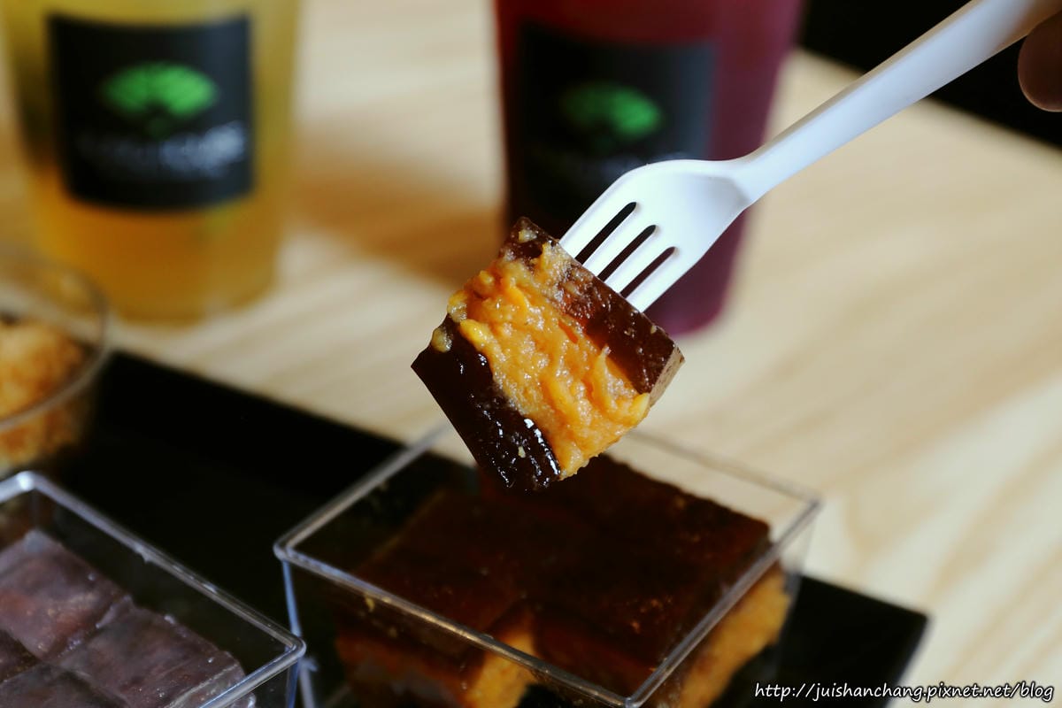 【食║台北】涼食帖BLING HOUSE〜夏日消暑呷這味。台灣第一家涼菓子咖啡館，冰涼Q軟讓人愛不釋“口”！