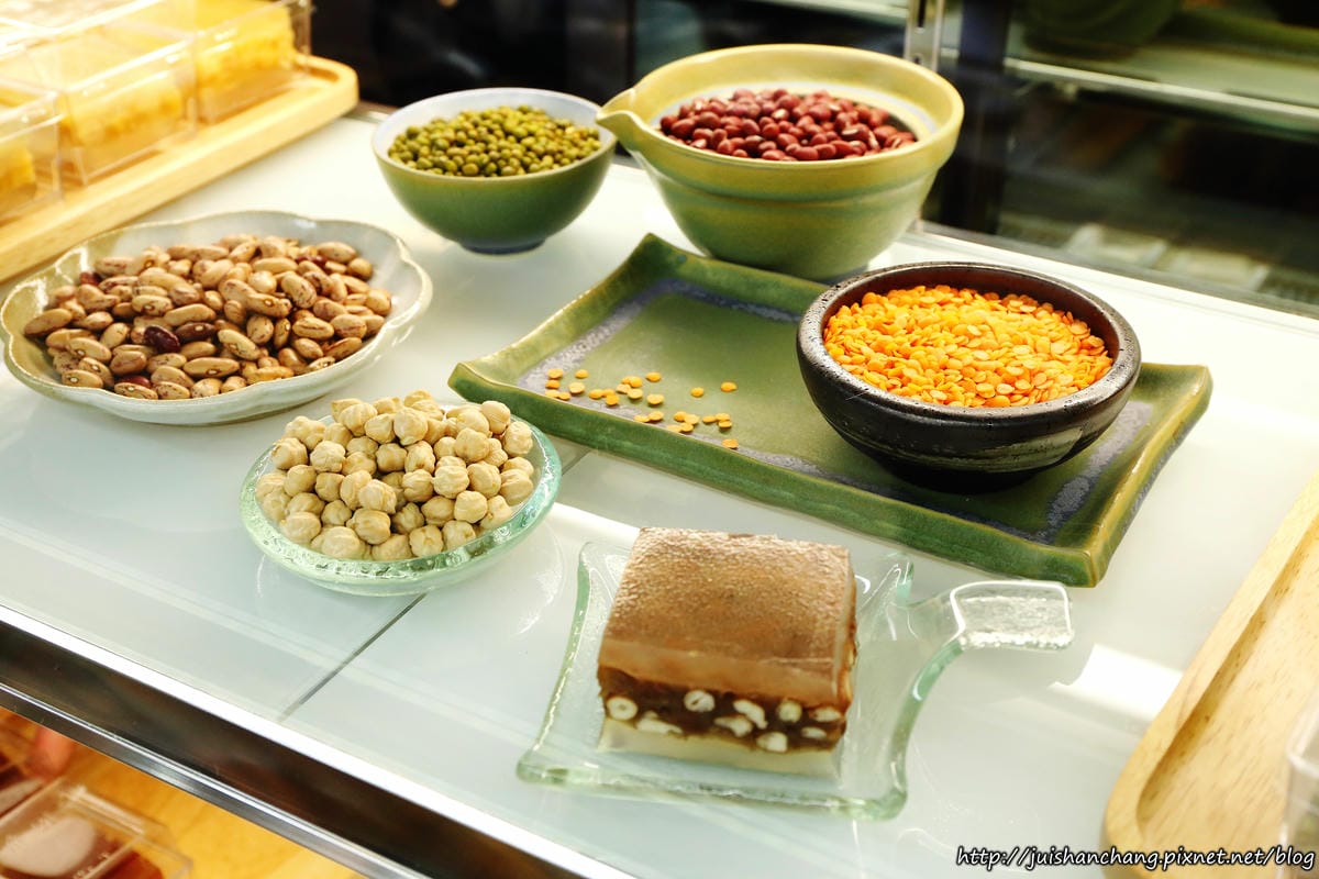 【食║台北】涼食帖BLING HOUSE〜夏日消暑呷這味。台灣第一家涼菓子咖啡館，冰涼Q軟讓人愛不釋“口”！