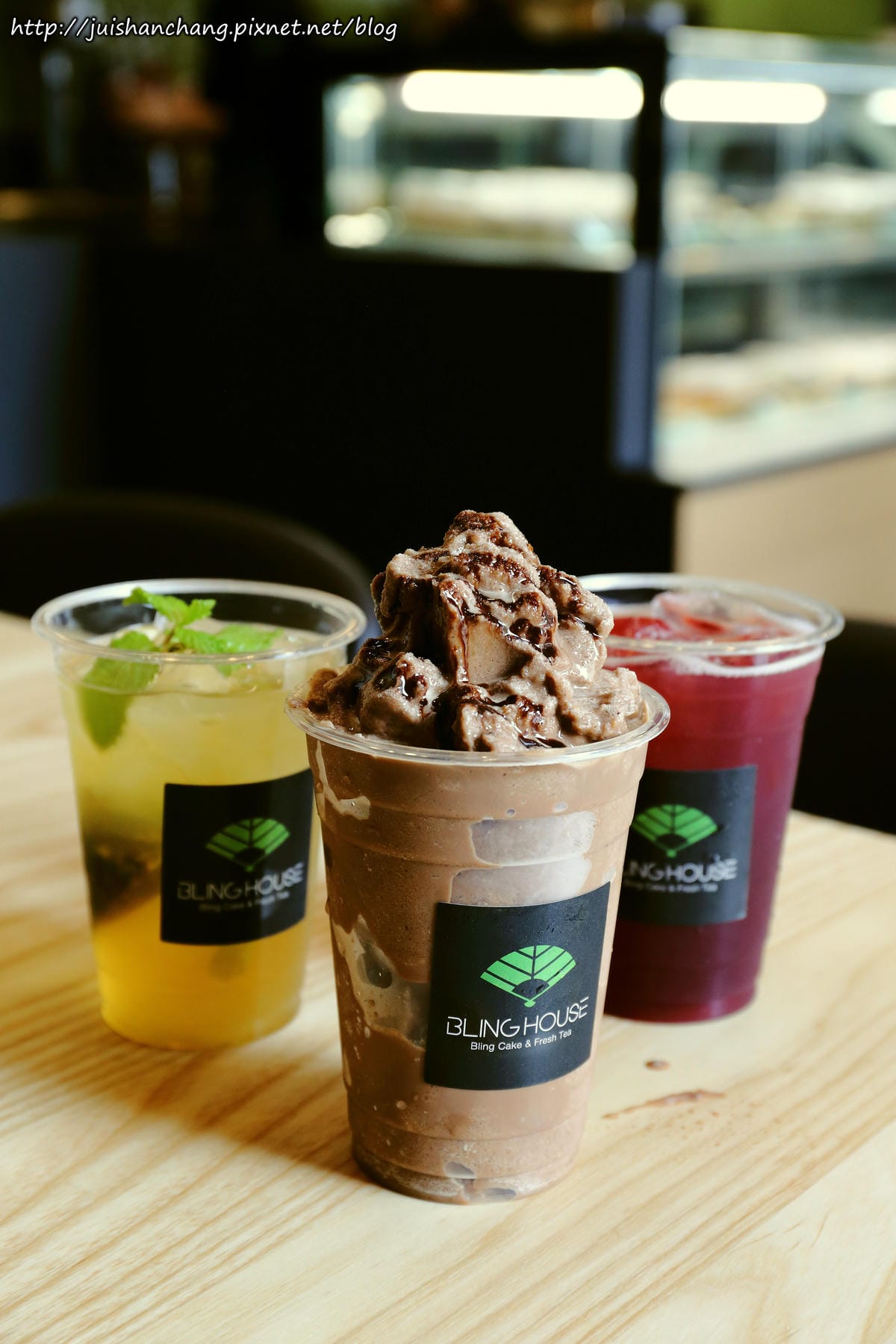 【食║台北】涼食帖BLING HOUSE〜夏日消暑呷這味。台灣第一家涼菓子咖啡館，冰涼Q軟讓人愛不釋“口”！