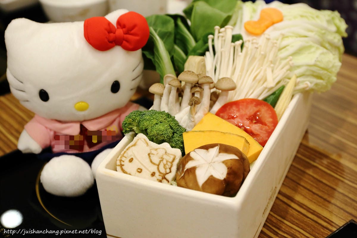 【食║台北】HELLO KITTY Shabu-Shabu 凱蒂貓主題日式涮涮鍋〜全球第一間！可愛指數破表！（7/7開始試營運囉！）