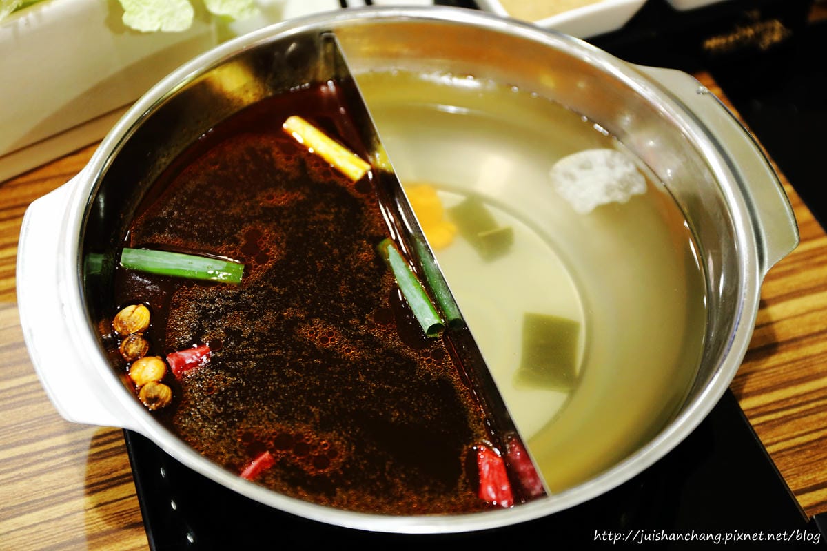 【食║台北】HELLO KITTY Shabu-Shabu 凱蒂貓主題日式涮涮鍋〜全球第一間！可愛指數破表！（7/7開始試營運囉！）