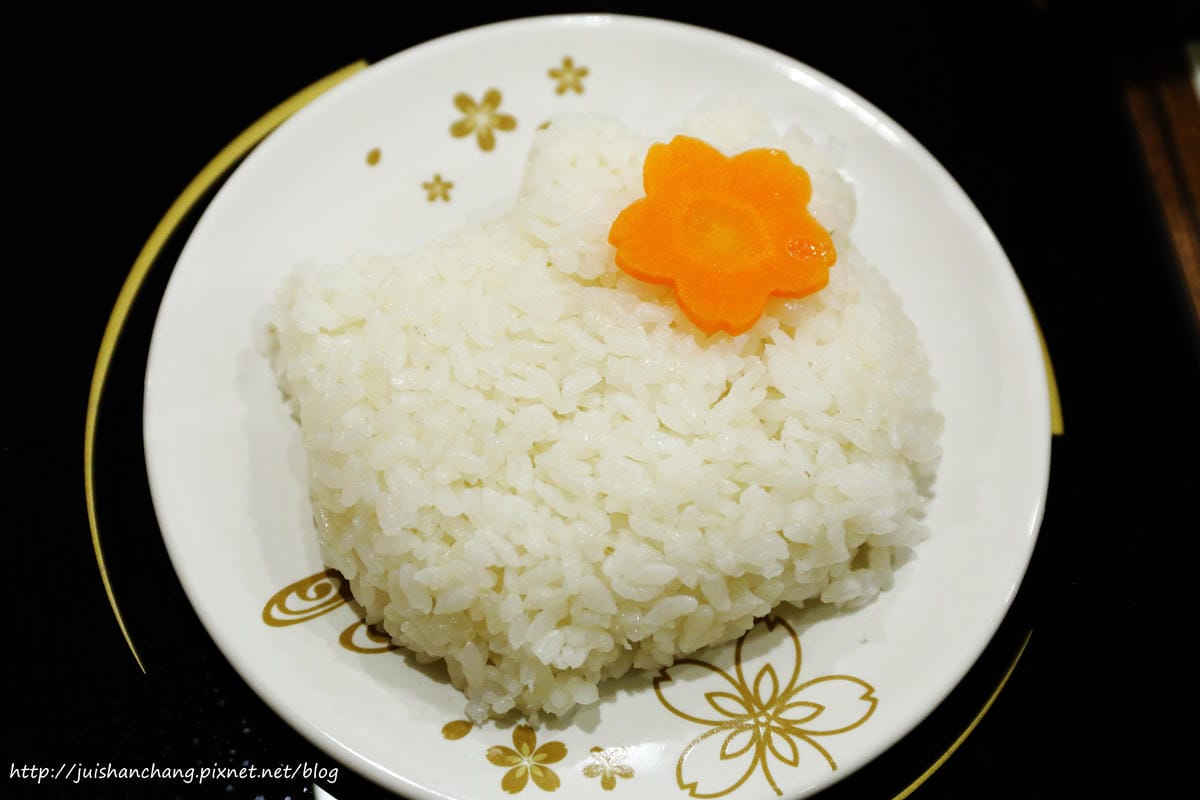 【食║台北】HELLO KITTY Shabu-Shabu 凱蒂貓主題日式涮涮鍋〜全球第一間！可愛指數破表！（7/7開始試營運囉！）