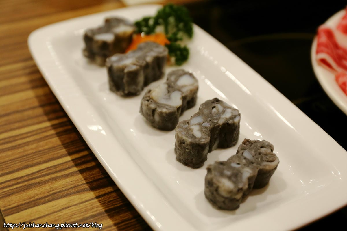 【食║台北】HELLO KITTY Shabu-Shabu 凱蒂貓主題日式涮涮鍋〜全球第一間！可愛指數破表！（7/7開始試營運囉！）