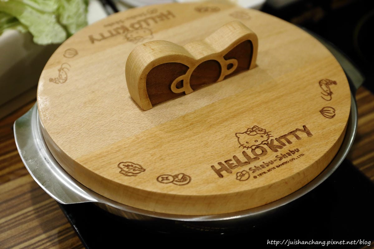 【食║台北】HELLO KITTY Shabu-Shabu 凱蒂貓主題日式涮涮鍋〜全球第一間！可愛指數破表！（7/7開始試營運囉！）