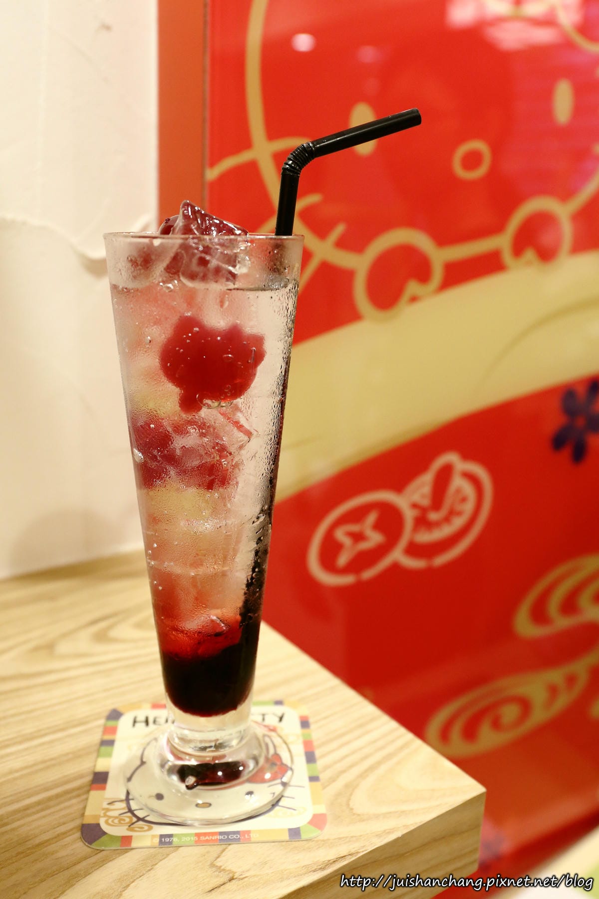 【食║台北】HELLO KITTY Shabu-Shabu 凱蒂貓主題日式涮涮鍋〜全球第一間！可愛指數破表！（7/7開始試營運囉！）