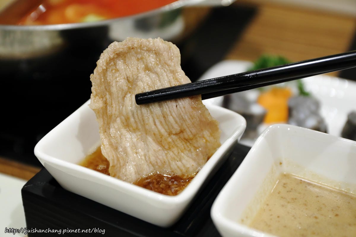 【食║台北】HELLO KITTY Shabu-Shabu 凱蒂貓主題日式涮涮鍋〜全球第一間！可愛指數破表！（7/7開始試營運囉！）