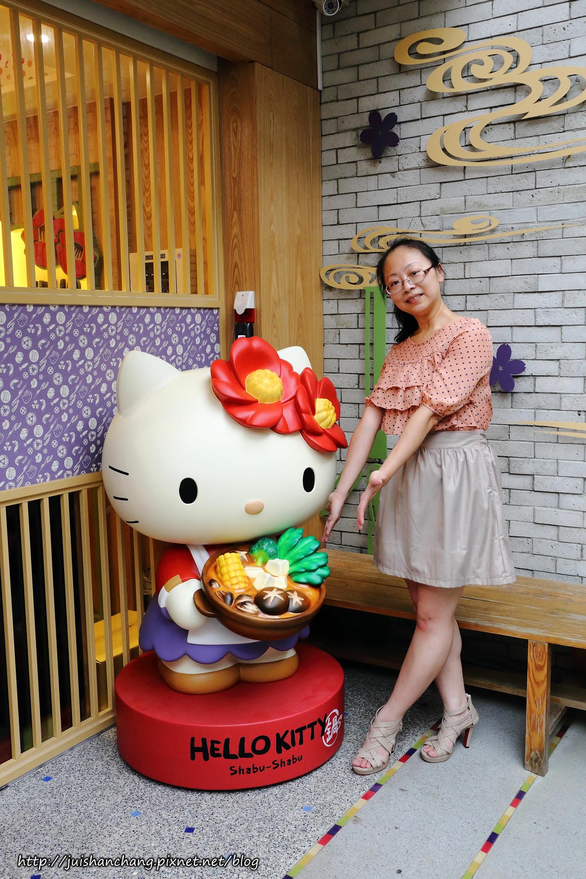 【食║台北】HELLO KITTY Shabu-Shabu 凱蒂貓主題日式涮涮鍋〜全球第一間！可愛指數破表！（7/7開始試營運囉！）