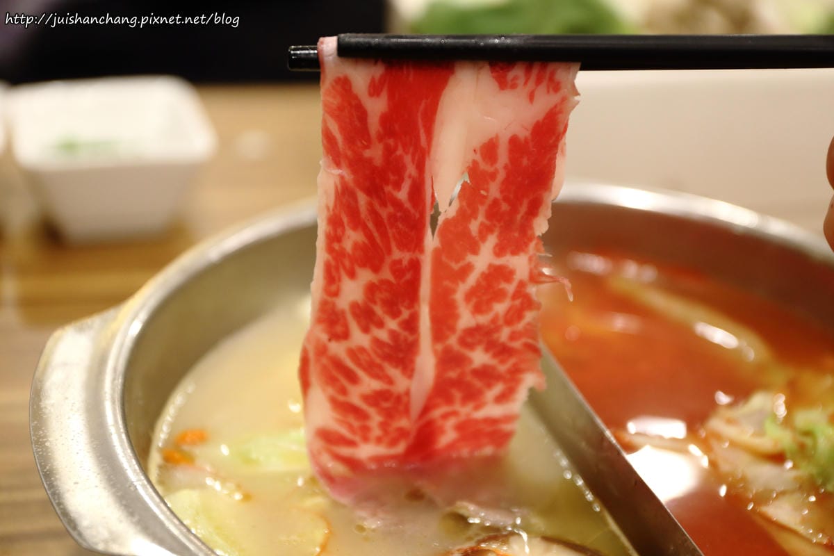 【食║台北】HELLO KITTY Shabu-Shabu 凱蒂貓主題日式涮涮鍋〜全球第一間！可愛指數破表！（7/7開始試營運囉！）