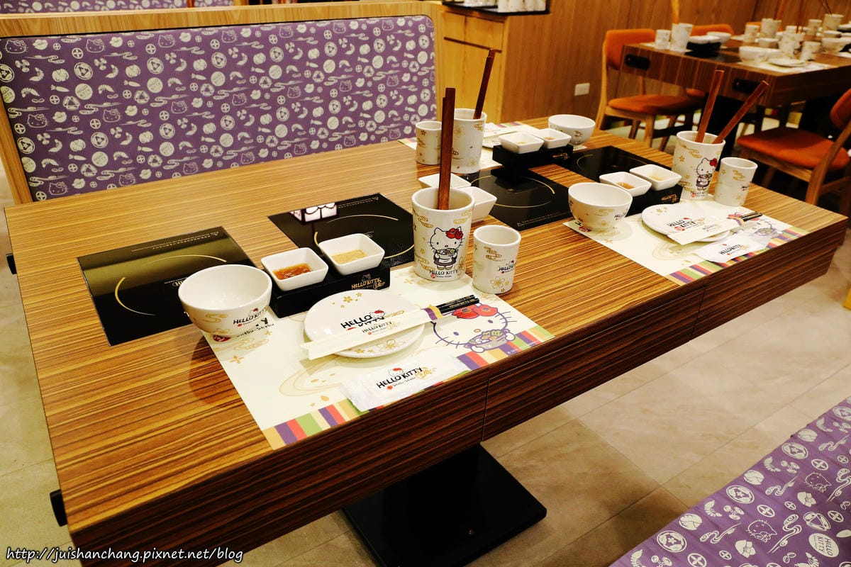 【食║台北】HELLO KITTY Shabu-Shabu 凱蒂貓主題日式涮涮鍋〜全球第一間！可愛指數破表！（7/7開始試營運囉！）