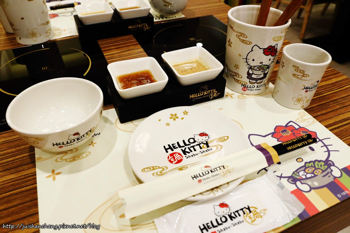 【食║台北】HELLO KITTY Shabu-Shabu 凱蒂貓主題日式涮涮鍋〜全球第一間！可愛指數破表！（7/7開始試營運囉！）