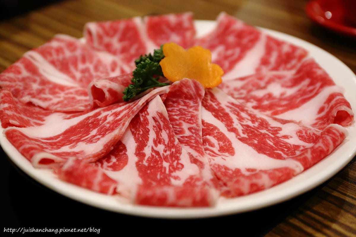 【食║台北】HELLO KITTY Shabu-Shabu 凱蒂貓主題日式涮涮鍋〜全球第一間！可愛指數破表！（7/7開始試營運囉！）