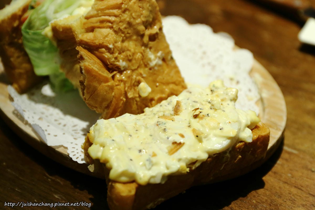 【食║台北】MinouMinou貓咪餐廳〜公館商圈裡美味早午餐。 貓奴淚推「太讚！」