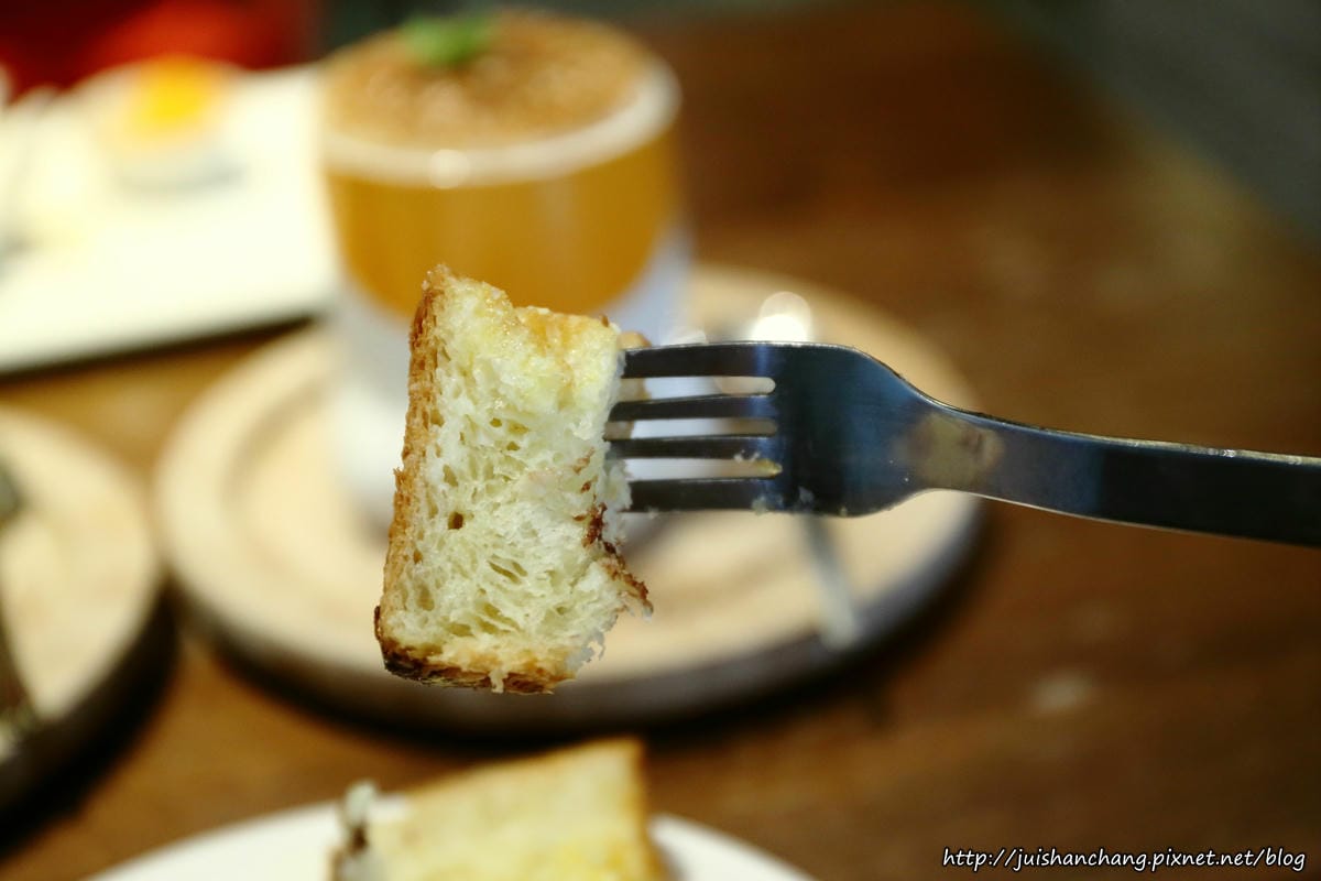 【食║台北】MinouMinou貓咪餐廳〜公館商圈裡美味早午餐。 貓奴淚推「太讚！」