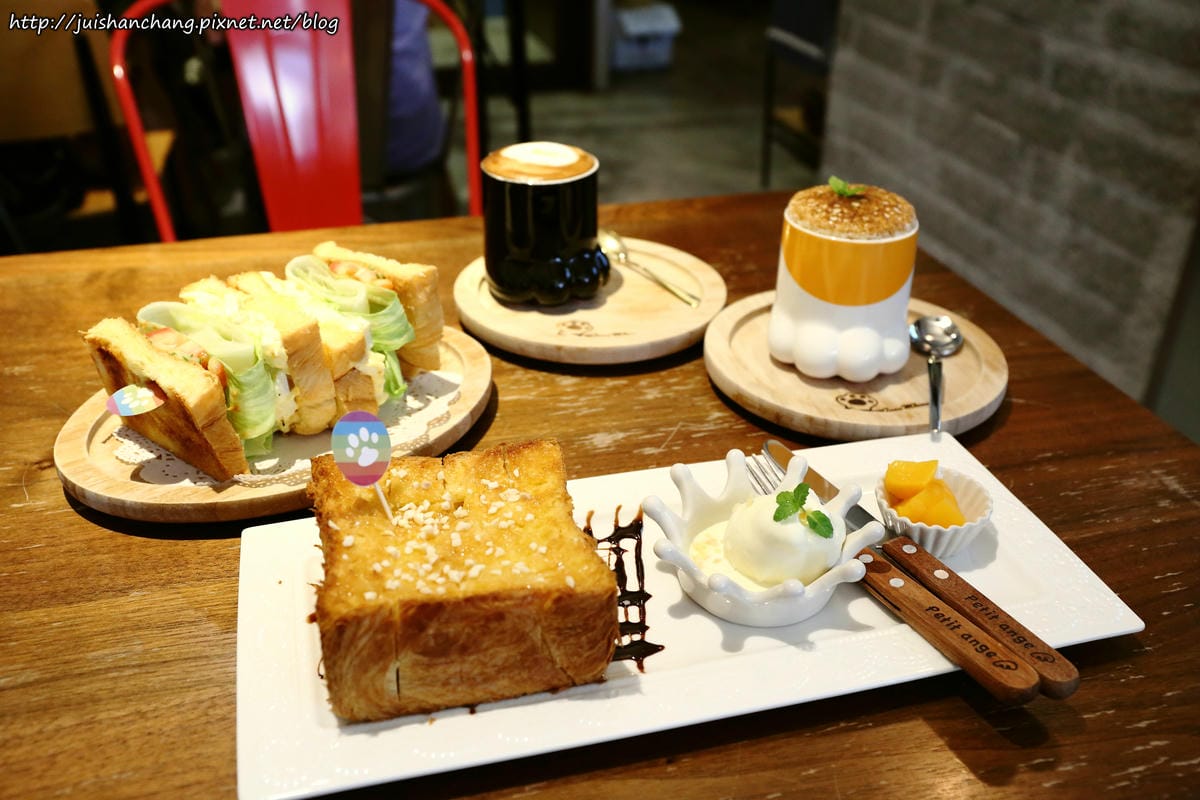 【食║台北】MinouMinou貓咪餐廳〜公館商圈裡美味早午餐。 貓奴淚推「太讚！」