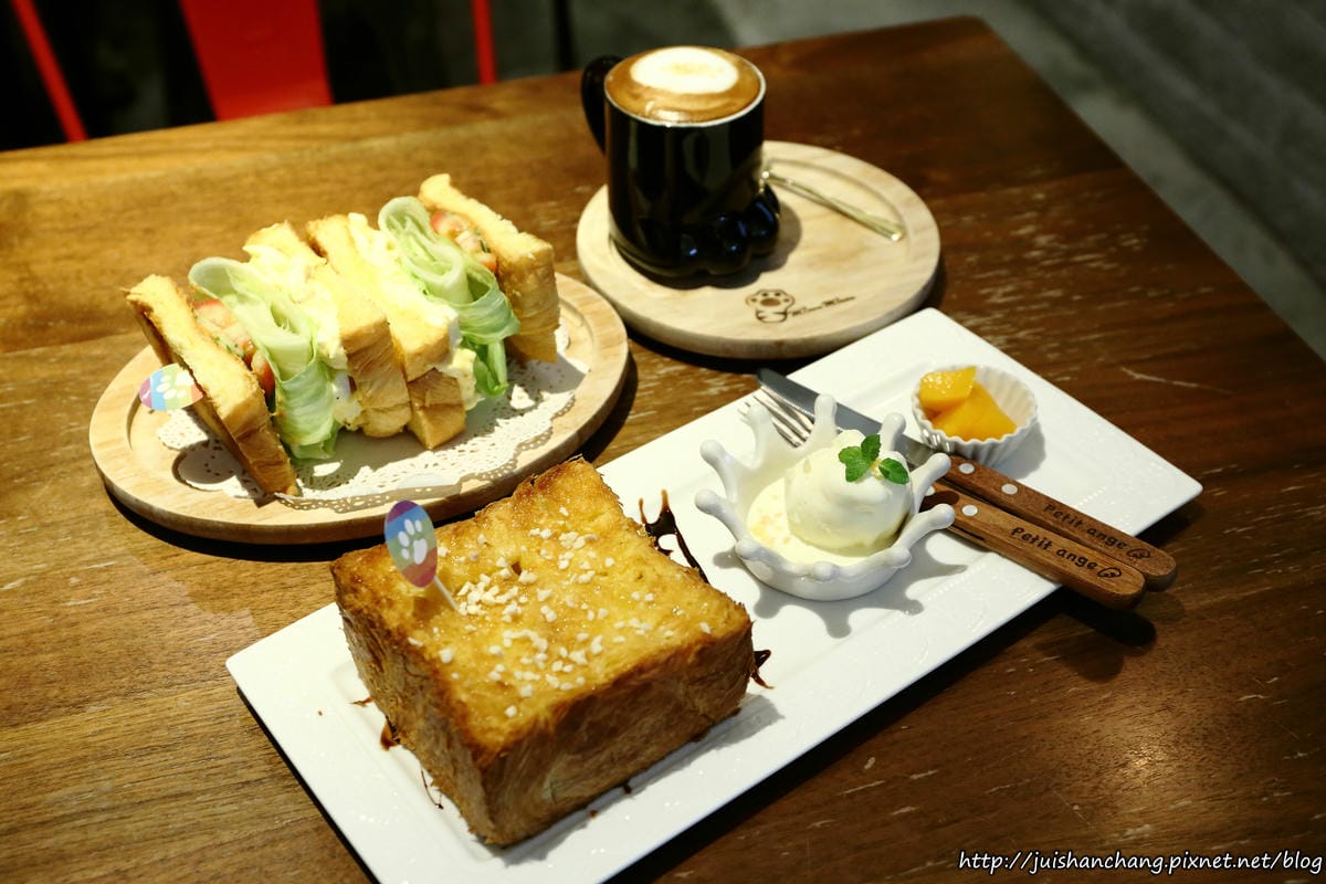 【食║台北】MinouMinou貓咪餐廳〜公館商圈裡美味早午餐。 貓奴淚推「太讚！」