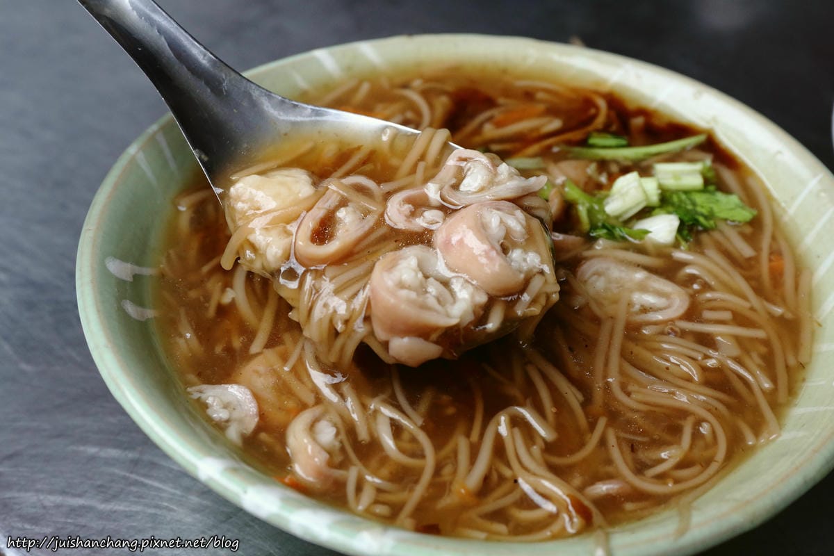 【食║台中沙鹿】沙鹿在地狼帶頭早餐特集〜阿水飯糰、邵氏飯糰、鹿寮大腸麵線、沙鹿肉圓福，沙鹿人氣早餐登場！