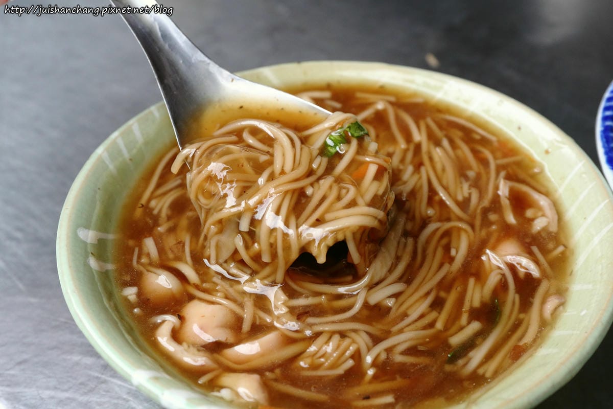 【食║台中沙鹿】沙鹿在地狼帶頭早餐特集〜阿水飯糰、邵氏飯糰、鹿寮大腸麵線、沙鹿肉圓福，沙鹿人氣早餐登場！