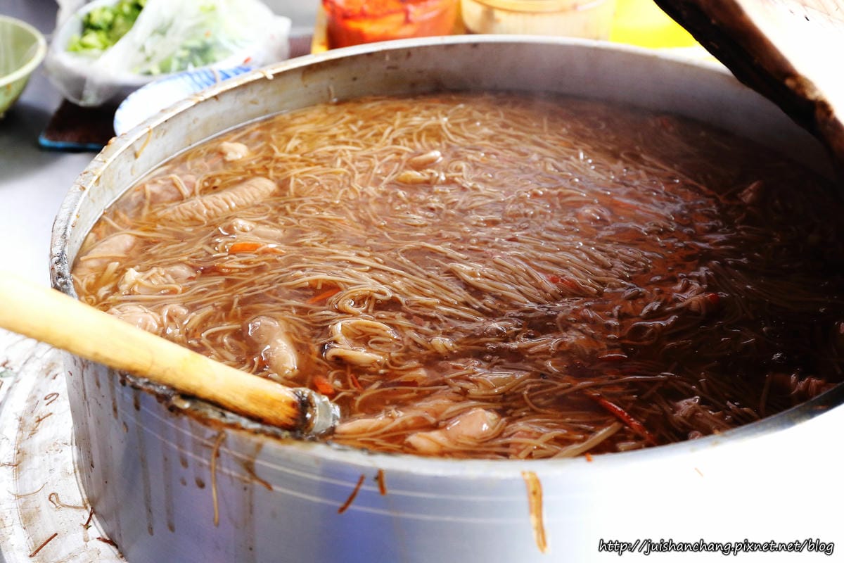 【食║台中沙鹿】沙鹿在地狼帶頭早餐特集〜阿水飯糰、邵氏飯糰、鹿寮大腸麵線、沙鹿肉圓福，沙鹿人氣早餐登場！