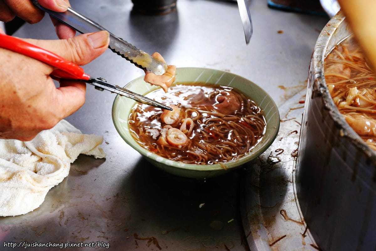 【食║台中沙鹿】沙鹿在地狼帶頭早餐特集〜阿水飯糰、邵氏飯糰、鹿寮大腸麵線、沙鹿肉圓福，沙鹿人氣早餐登場！